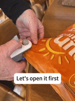 🔥Mini bag sealer with cutter and magnet✨ Keep your food fresh and organized with ease!